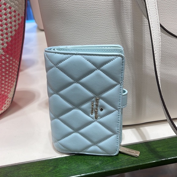 Kate Spade Carey Medium Compartment Bifold Wallet
COLOR: Turquoise
NWT - Picture 8 of 16